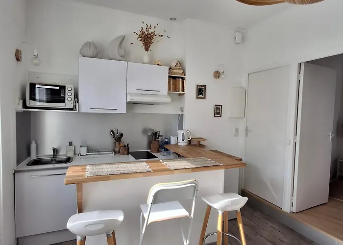 Chatelaillon-centre : 50m - Fr-1-706-38